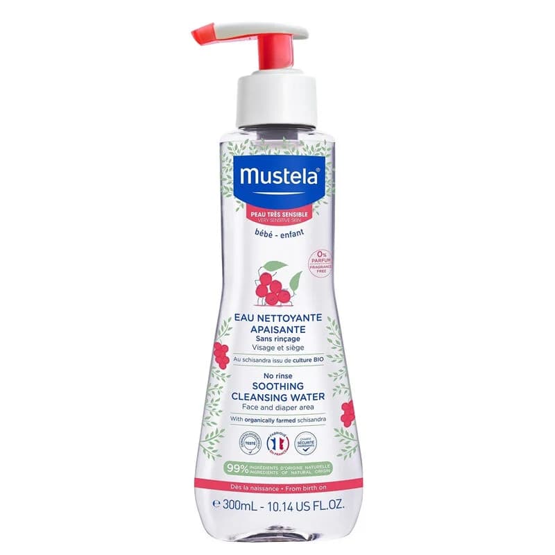 Apaisez et nettoyez la peau sensible de bébé avec Mustela