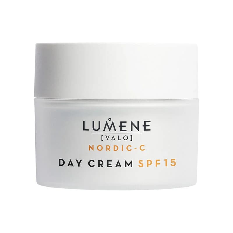 احصلي على بشرة مشرقة ومحمية مع كريم Lumene Nordic-C SPF 15