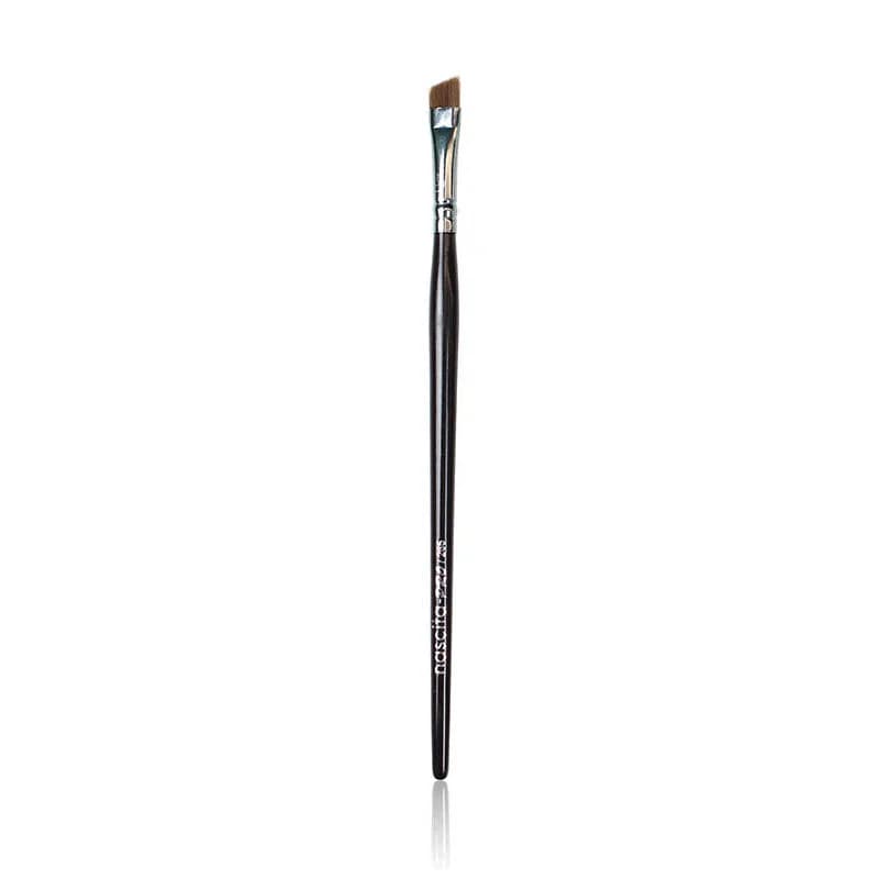 Obtenez un Eyeliner Parfait avec le Pinceau Nascita Pro