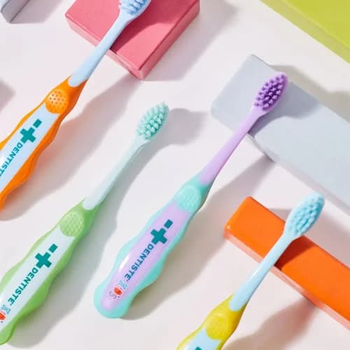 استمتع بابتسامة صحية لطفلك مع فرشاة Dentiste Kids