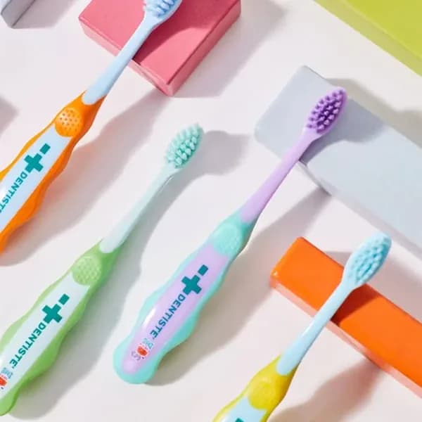 Erleben Sie sanfte Reinigung: Dentiste Kids Zahnbürste +2 Ja